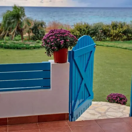 Seafront With Heated Pool Villa *