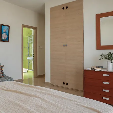 Seafront With Heated Pool Villa